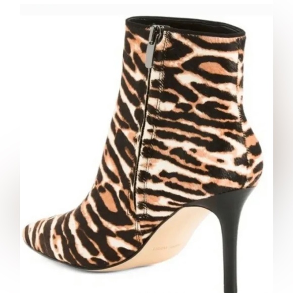 NINE WEST Womens Pointy Toe Ankle Boot Size 6 Animal Print Stiletto Heel New - Picture 2 of 6